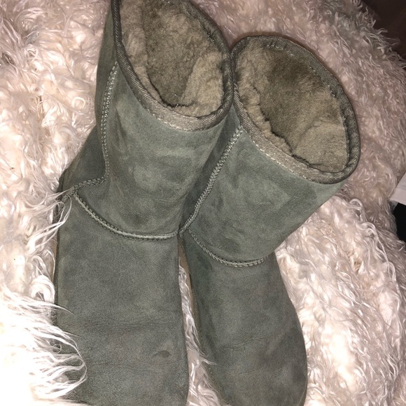 UGGS (medium height) - Picture 1 of 8
